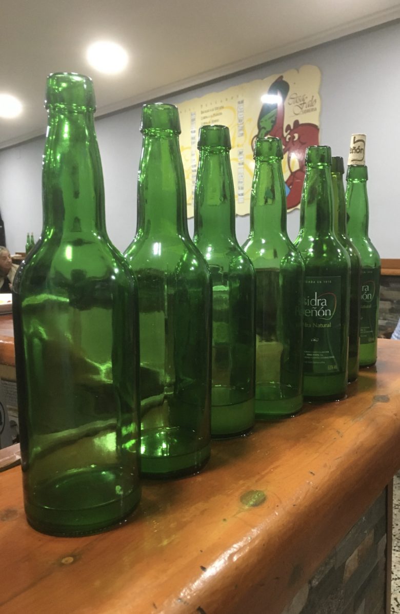Botellas de sidra asturiana